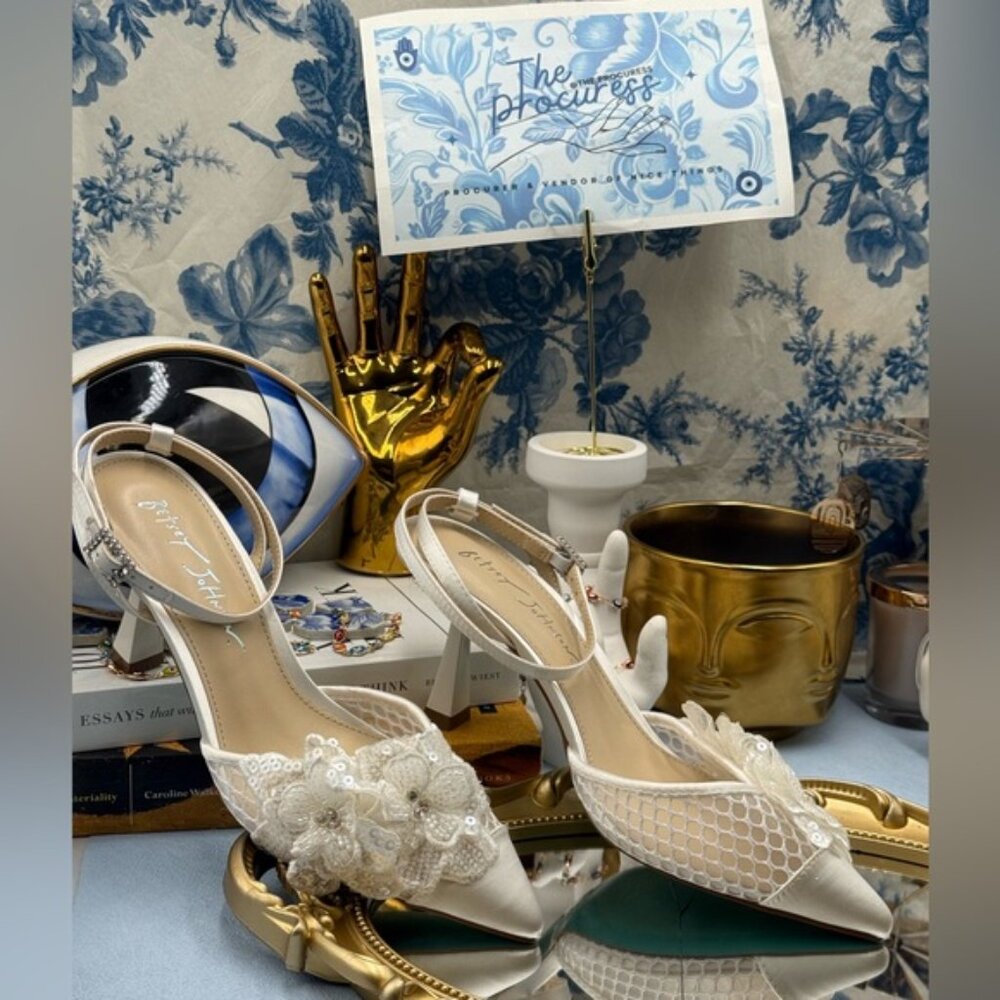 🆕 BETSEY JOHNSON 🧿 NWOB Susie Ivory Mesh Floral Embroidered Pump, Sz US 7 - Picture 3 of 15